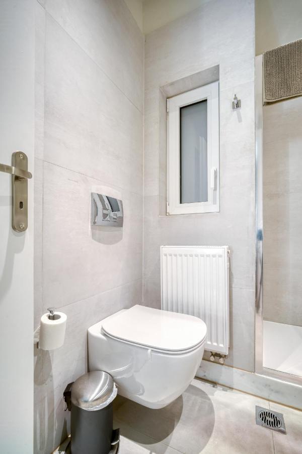 Lovely Sunlit Central Athens 2 Bedroom 2 Bathroom Condo ภายนอก รูปภาพ
