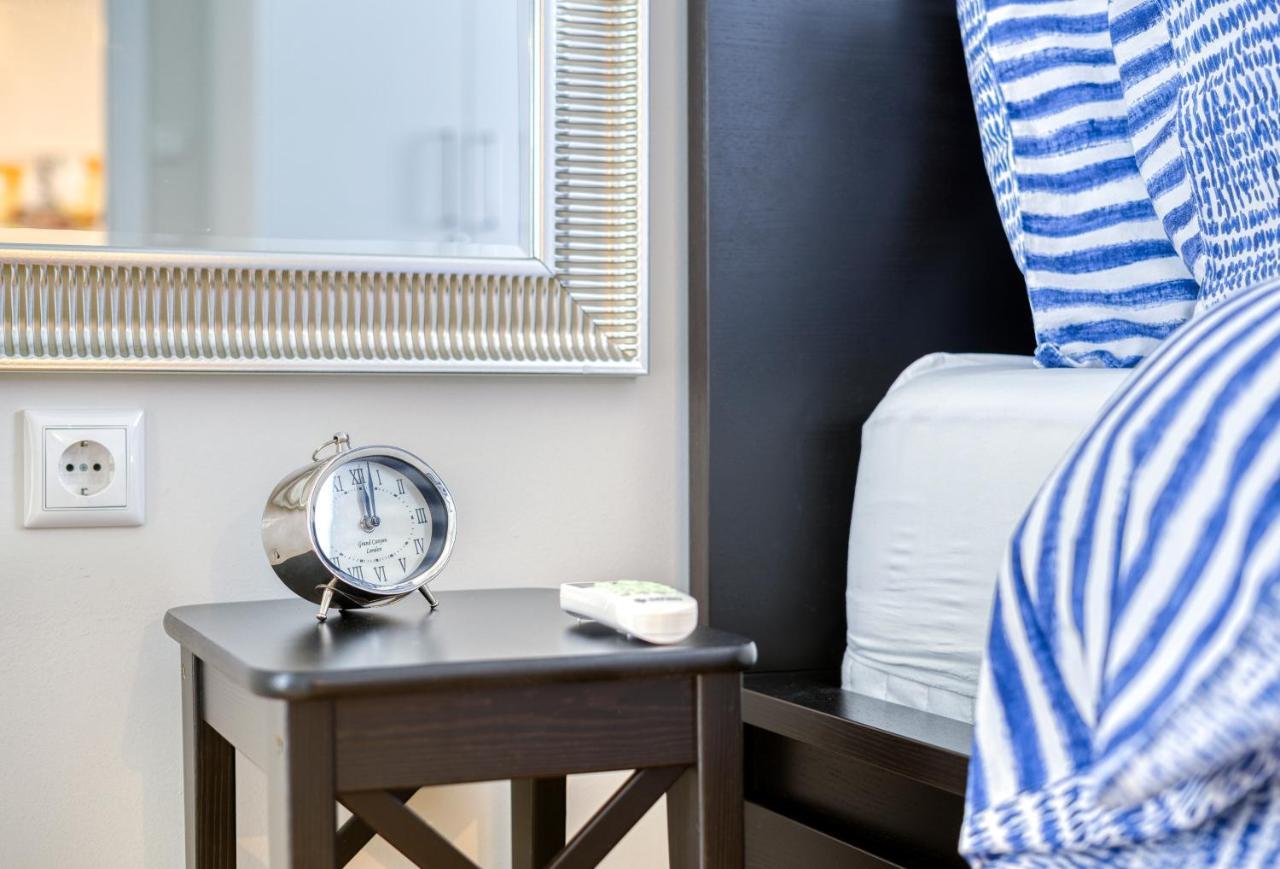 Lovely Sunlit Central Athens 2 Bedroom 2 Bathroom Condo ภายนอก รูปภาพ