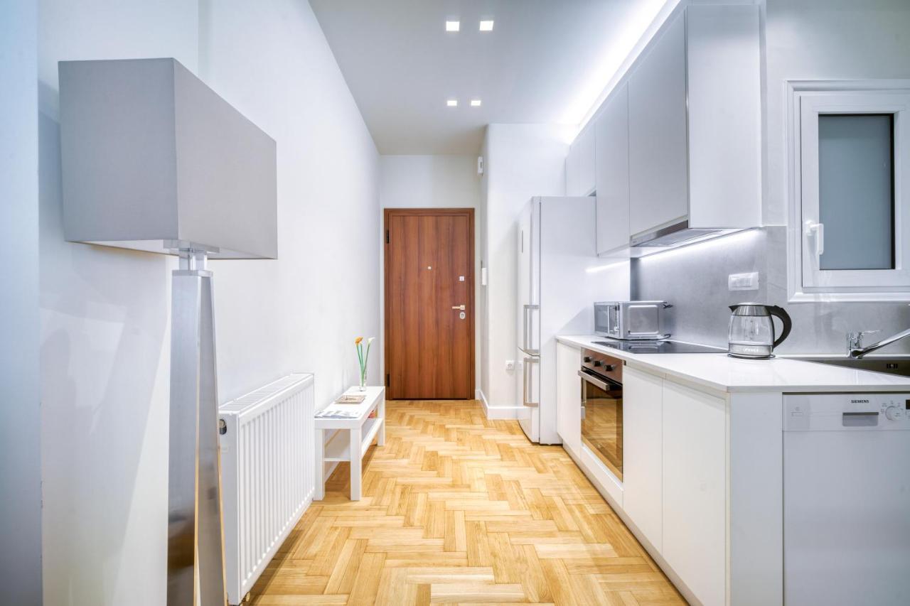 Lovely Sunlit Central Athens 2 Bedroom 2 Bathroom Condo ภายนอก รูปภาพ