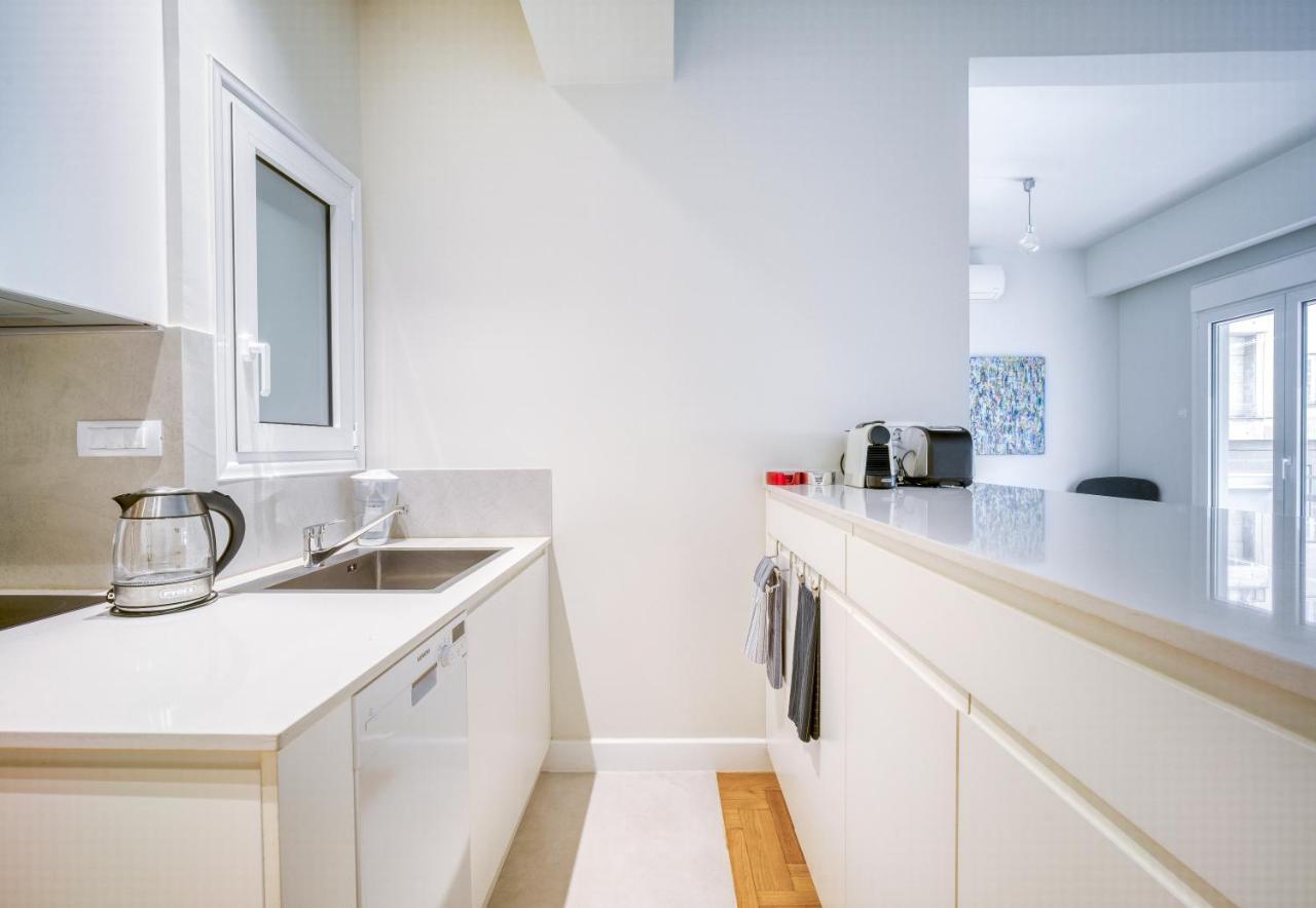 Lovely Sunlit Central Athens 2 Bedroom 2 Bathroom Condo ภายนอก รูปภาพ
